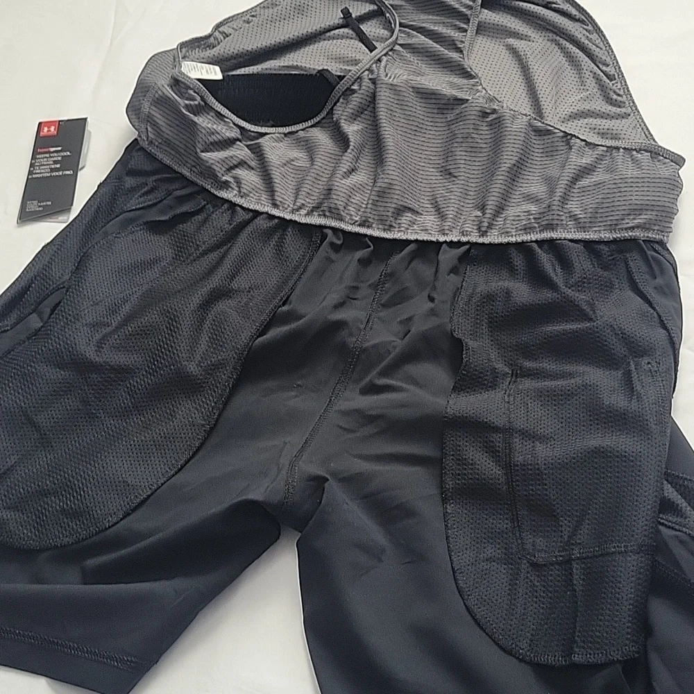 NWT Under Armour Men's Black Shorts